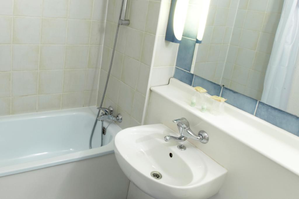 Kyriad Chalons-En-Champagne - Saint-Martin Kamer foto